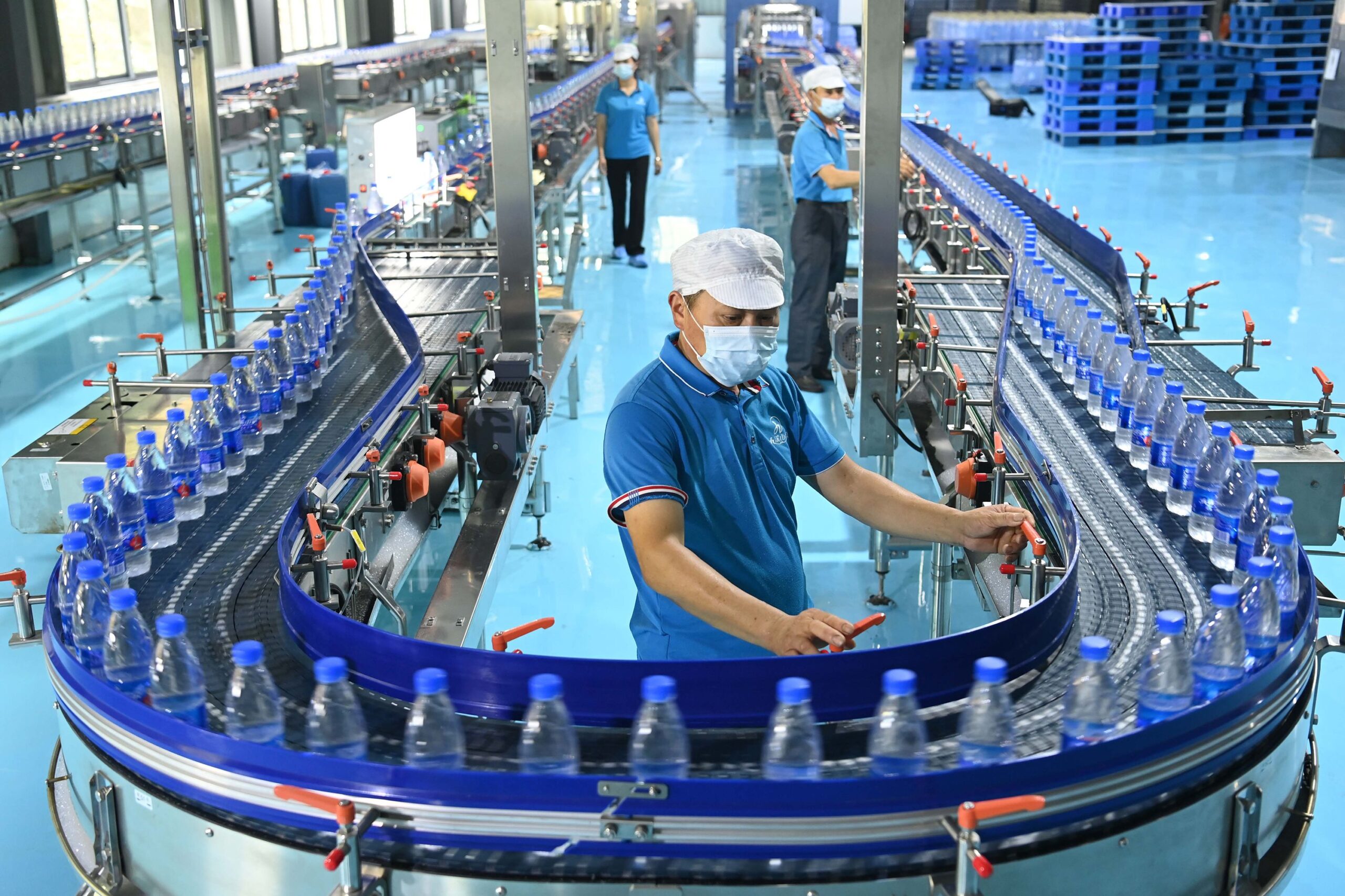 230316092108-02-plastic-water-bottle-industry-climate