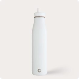 Safely store up to 800ml with this stylish, white, plastic free water bottle
